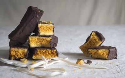 Homemade Crunchies (Chocolate Honeycomb)